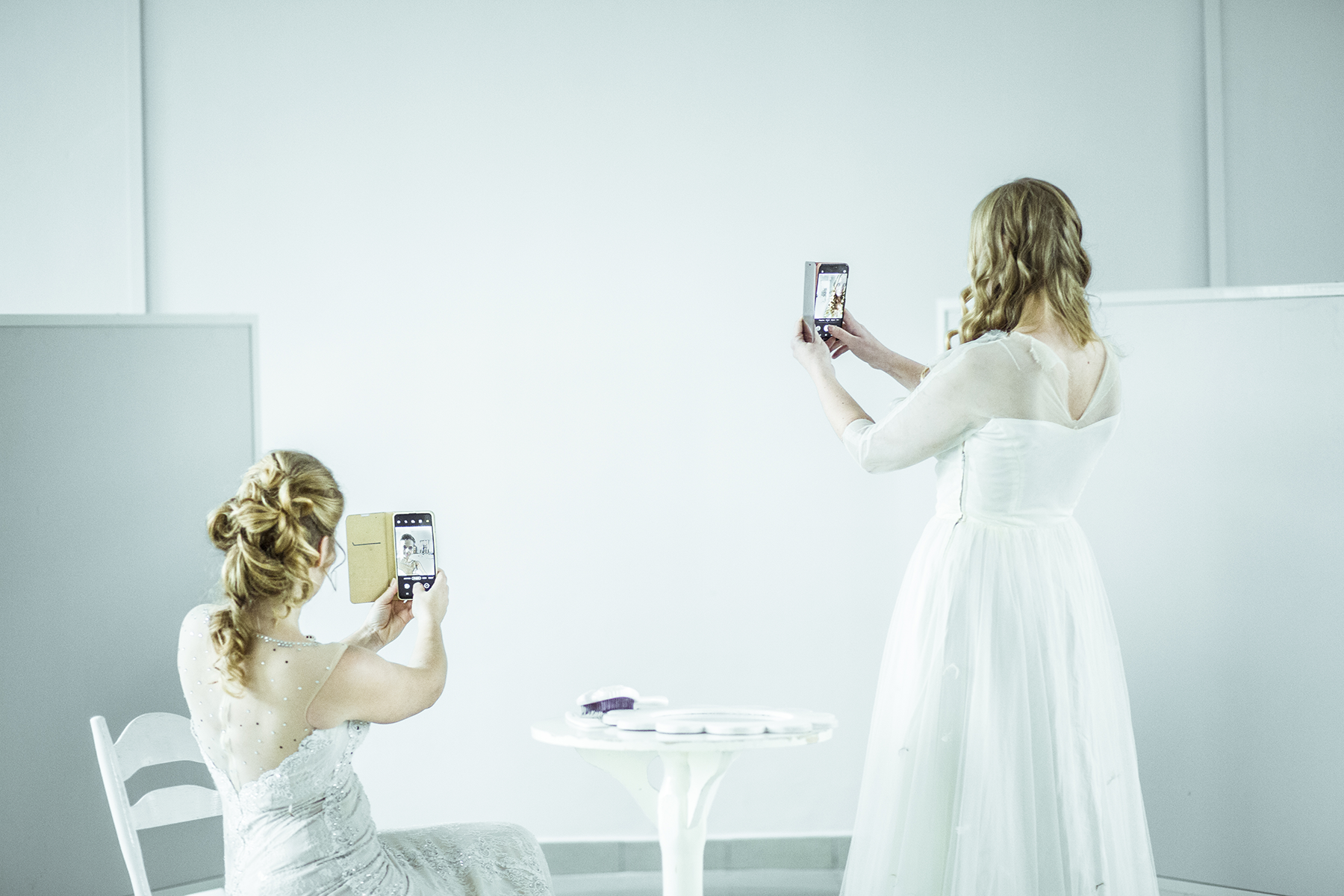 Read more about the article Magda Tramer / W krainie zaklętych emocji / wystawa on-line